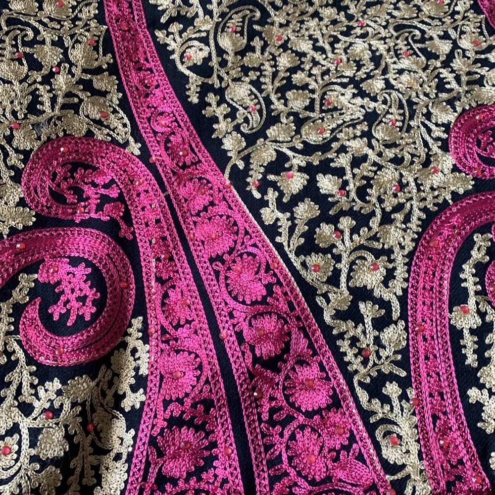 Sequenced Shall Scarf - Picture 7 of 8